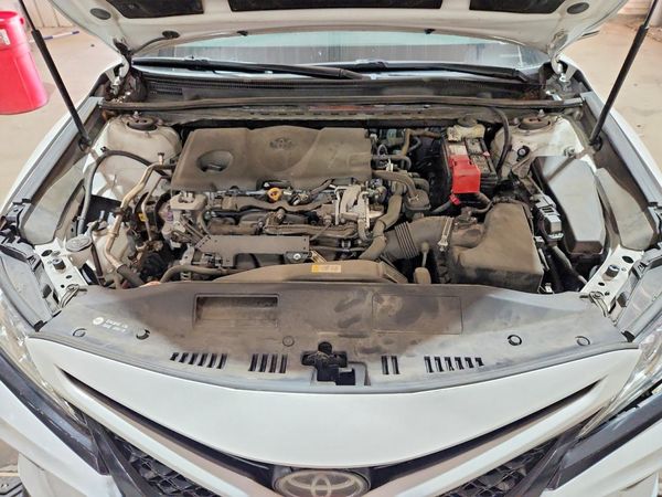 2018 TOYOTA CAMRY XSE — Engine bay