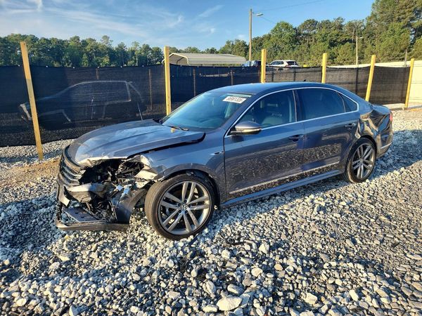 2017 VOLKSWAGEN PASSAT R-Line