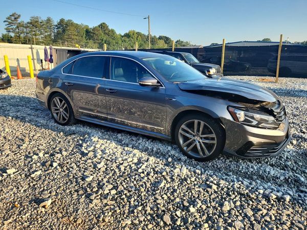 2017 VOLKSWAGEN PASSAT R-Line