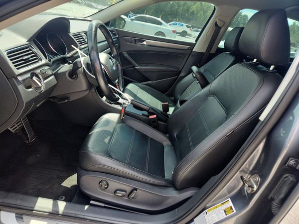 2017 VOLKSWAGEN PASSAT R-Line
