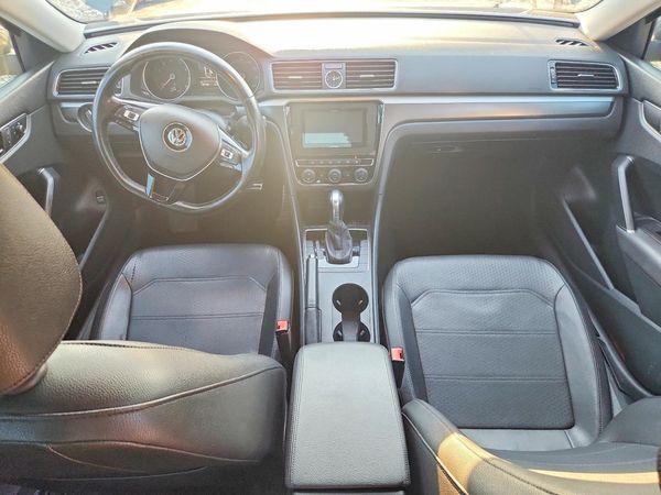 2017 VOLKSWAGEN PASSAT R-Line
