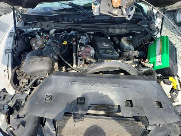 2016 RAM 3500 ST — Engine bay