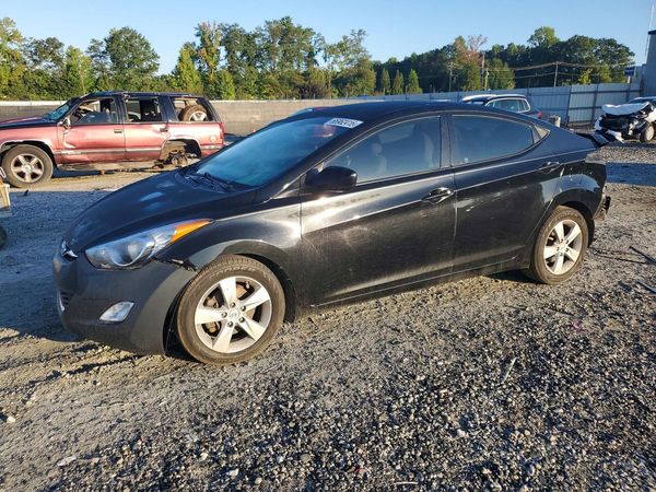 2013 HYUNDAI ELANTRA