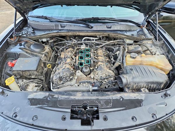 2019 DODGE CHARGER SXT — Engine bay