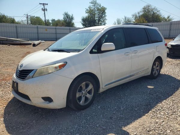 2014 TOYOTA SIENNA