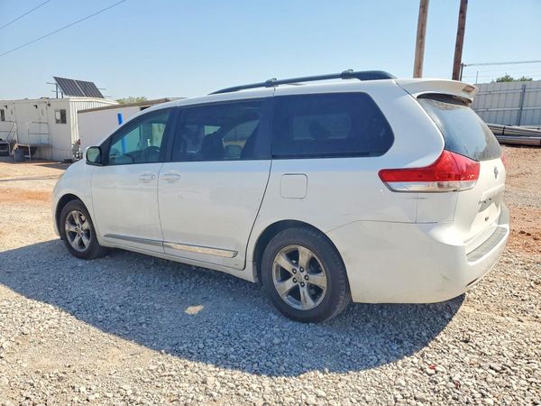 2014 TOYOTA SIENNA