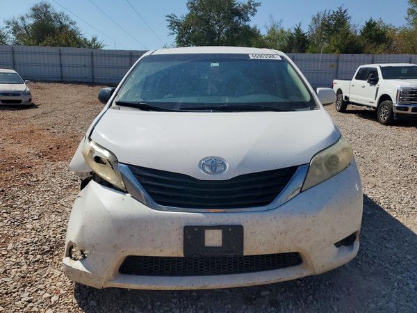 2014 TOYOTA SIENNA