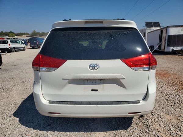 2014 TOYOTA SIENNA