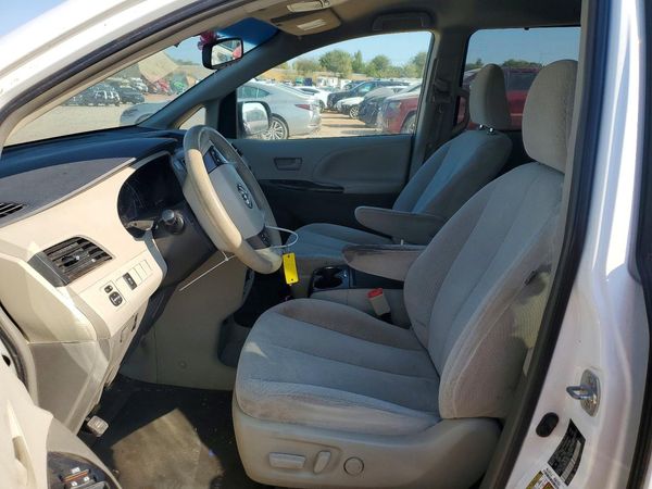 2014 TOYOTA SIENNA