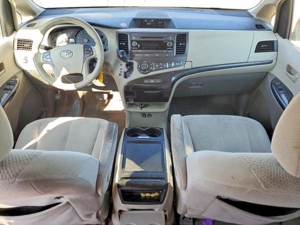 2014 TOYOTA SIENNA