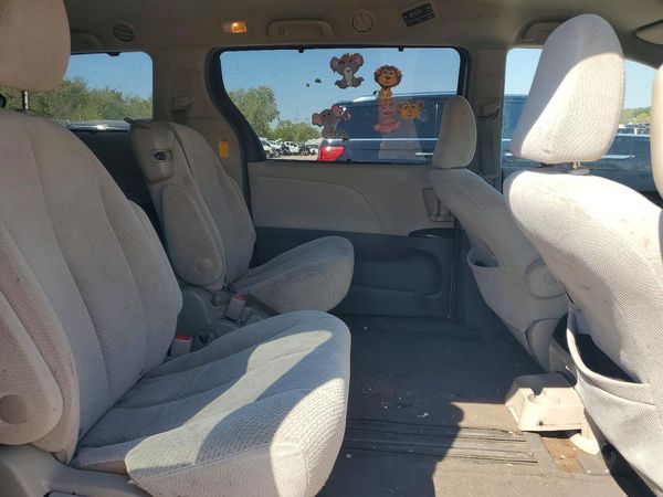 2014 TOYOTA SIENNA
