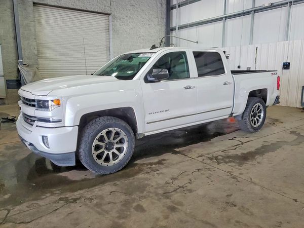 2017 CHEVROLET SILVERADO LTZ — Front 3/4