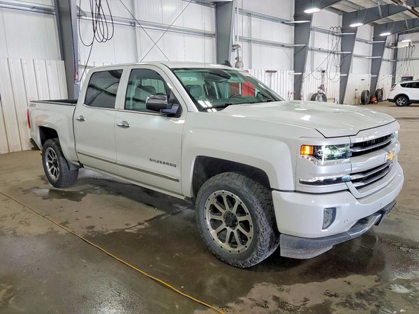 2017 CHEVROLET SILVERADO LTZ — Passenger 3/4