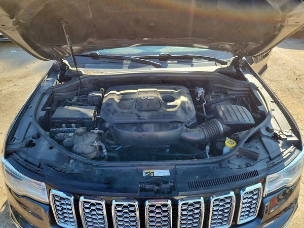 2017 JEEP GRAND CHEROKEE Overland — Engine bay