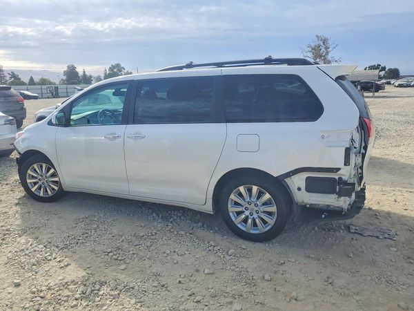 2014 TOYOTA SIENNA