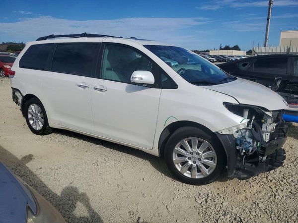 2014 TOYOTA SIENNA