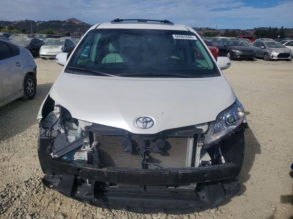2014 TOYOTA SIENNA