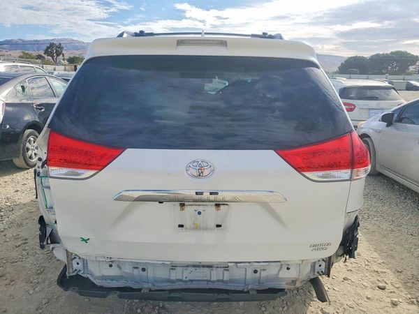 2014 TOYOTA SIENNA