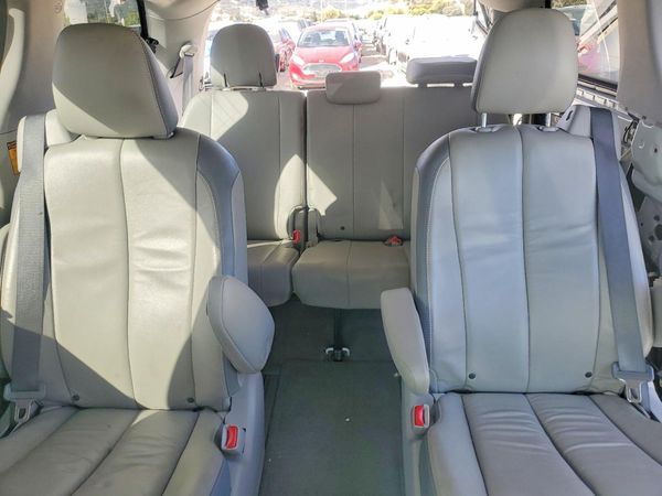 2014 TOYOTA SIENNA
