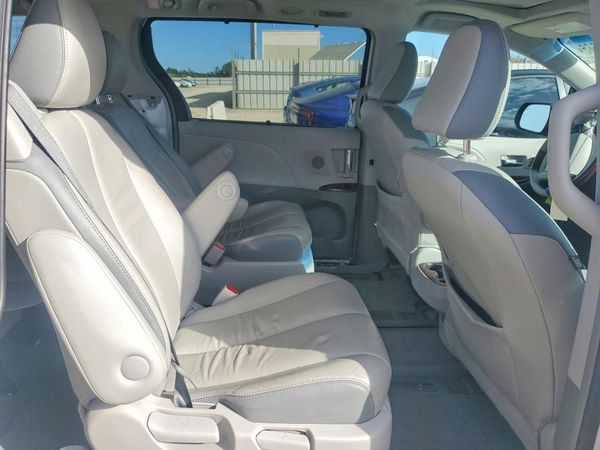 2014 TOYOTA SIENNA