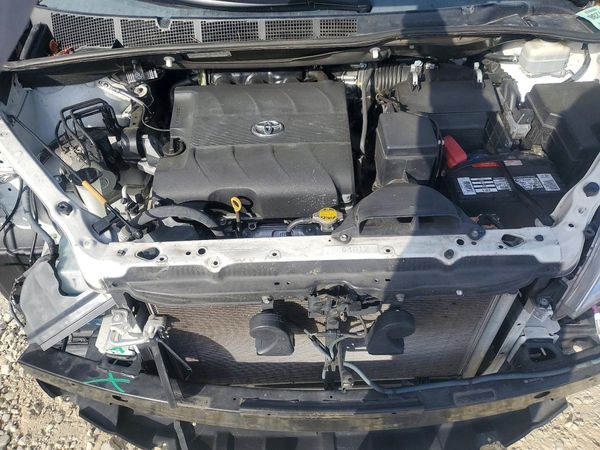 2014 TOYOTA SIENNA