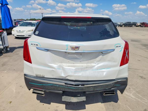 2017 CADILLAC XT5 Base