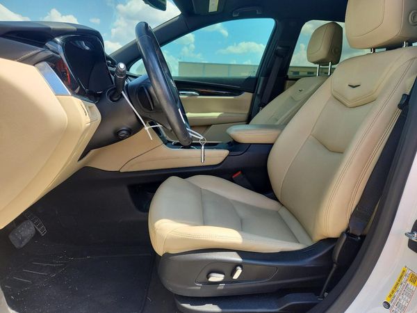 2017 CADILLAC XT5 Base