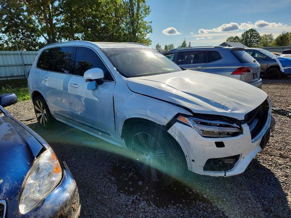 2025 VOLVO XC90 Plus Bright — Passenger 3/4
