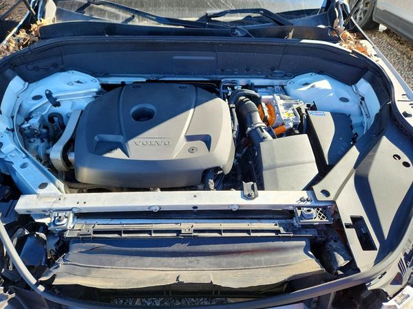 2025 VOLVO XC90 Plus Bright — Engine bay