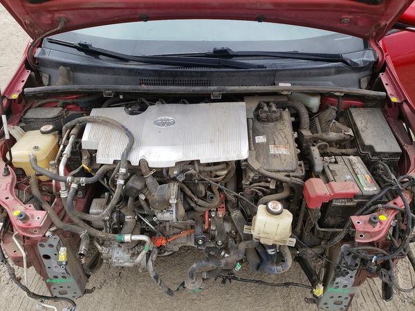 2018 TOYOTA PRIUS One/Two — Engine bay