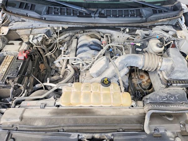 2019 FORD F150 — Engine bay