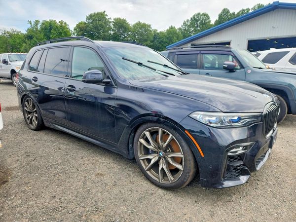 2020 BMW X7 M50i — Passenger 3/4