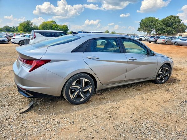 2022 HYUNDAI ELANTRA SEL w/Premium Pkg