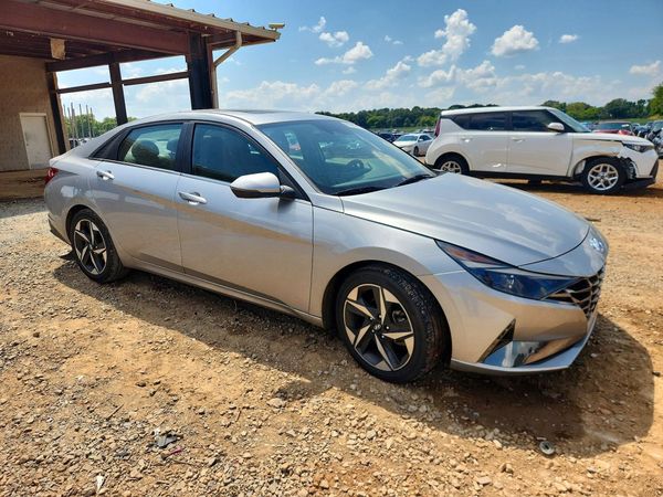 2022 HYUNDAI ELANTRA SEL w/Premium Pkg