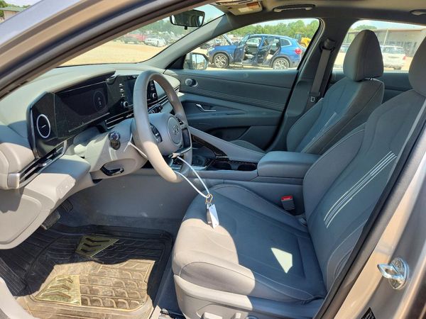 2022 HYUNDAI ELANTRA SEL w/Premium Pkg