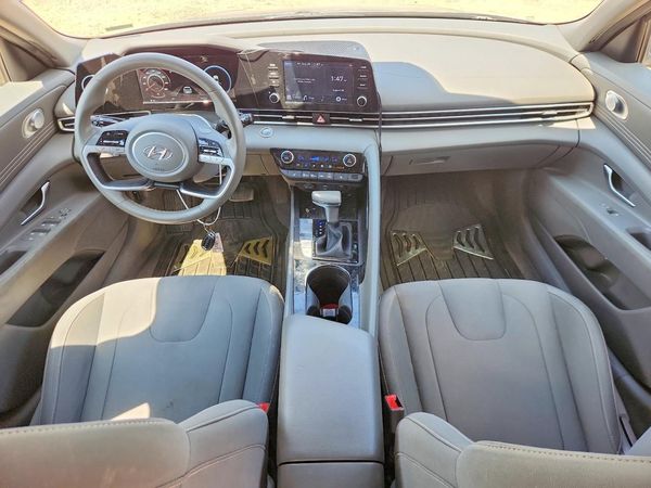 2022 HYUNDAI ELANTRA SEL w/Premium Pkg