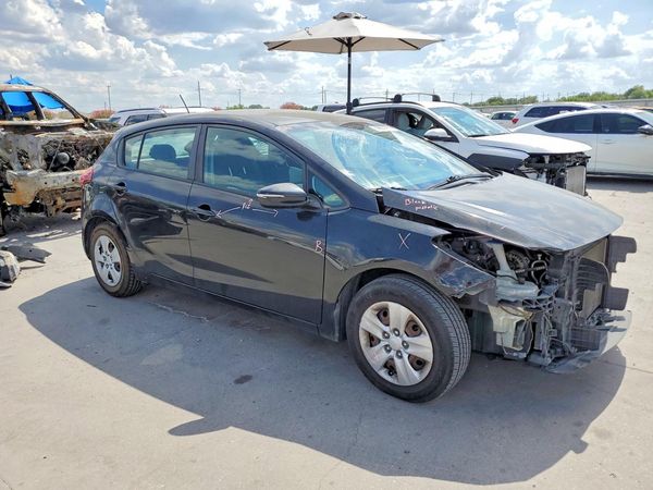 2017 KIA FORTE5 LX
