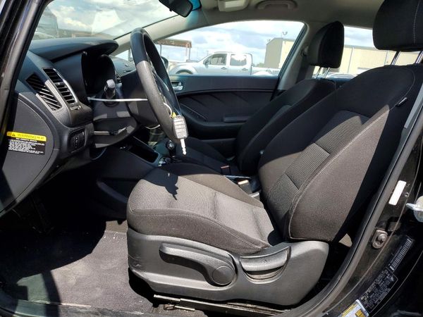2017 KIA FORTE5 LX