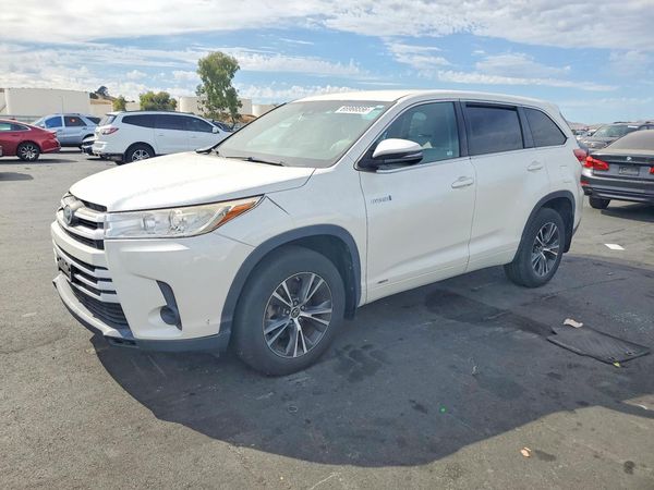 2017 TOYOTA HIGHLANDER — DSFA — Front 3/4