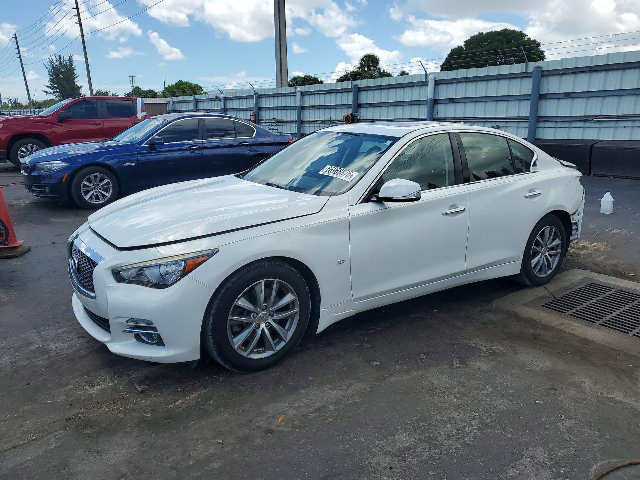 2015 INFINITI Q50