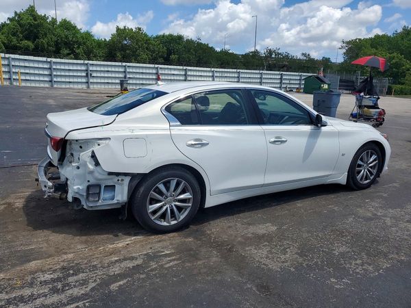2015 INFINITI Q50