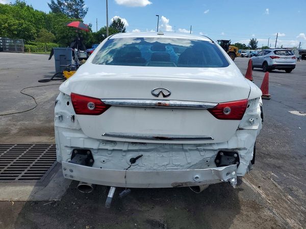 2015 INFINITI Q50