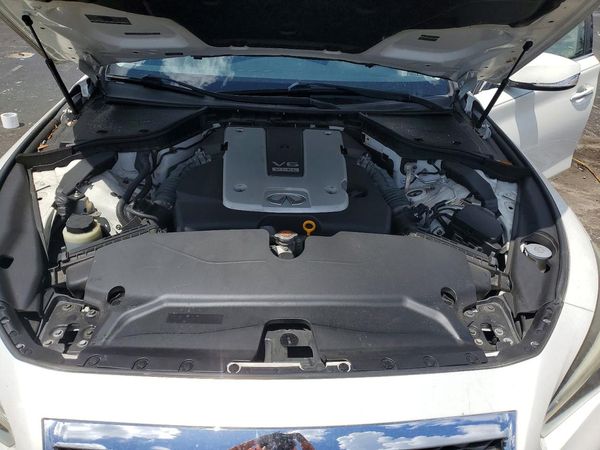 2015 INFINITI Q50