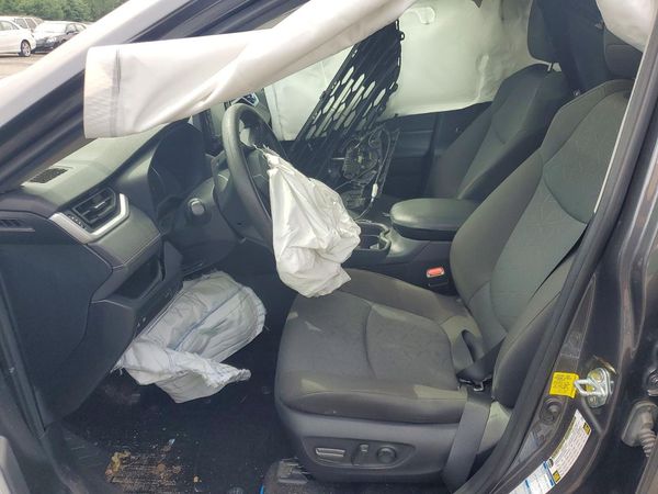 2021 TOYOTA RAV4 XLE — DENT