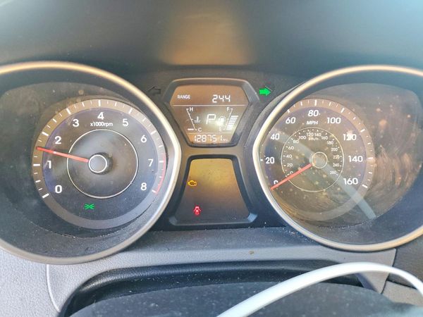 2015 HYUNDAI ELANTRA GLS(Middle)