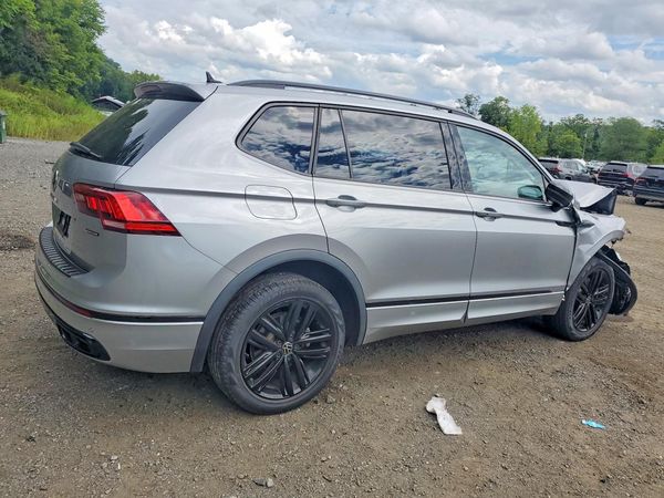 2022 VOLKSWAGEN TIGUAN 4Motion SE R-Line Black