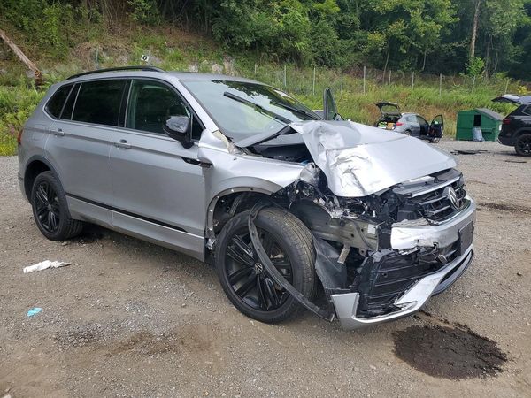 2022 VOLKSWAGEN TIGUAN 4Motion SE R-Line Black