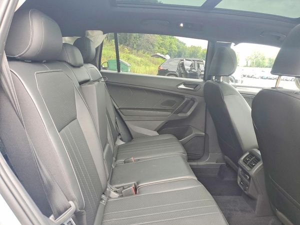 2022 VOLKSWAGEN TIGUAN 4Motion SE R-Line Black