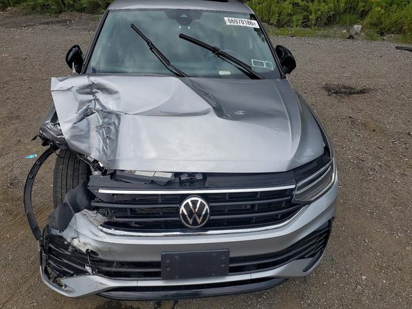 2022 VOLKSWAGEN TIGUAN 4Motion SE R-Line Black