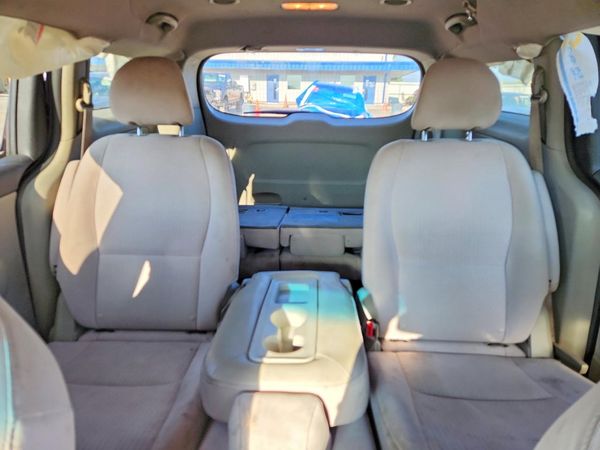 2017 KIA SEDONA LX